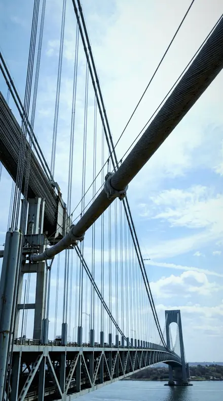 Graded with Night System: Cables at the end of the light